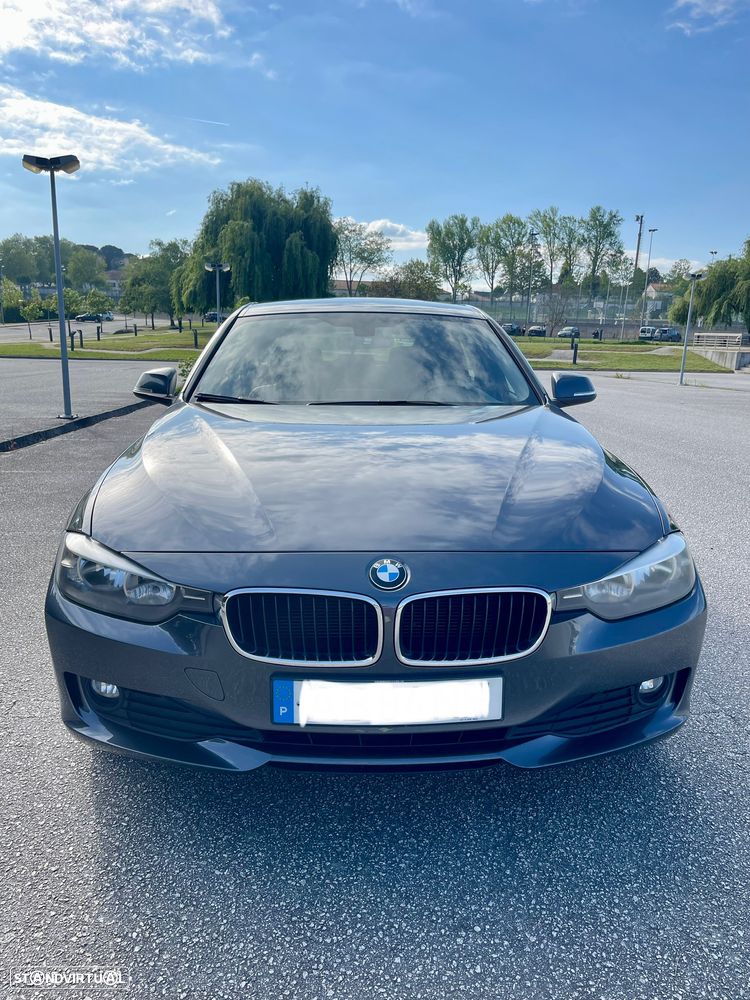 BMW 318 d Luxury Line - 13