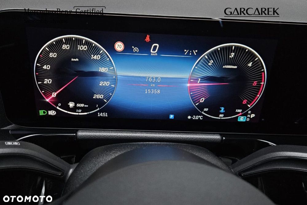 Mercedes-Benz GLA - 27