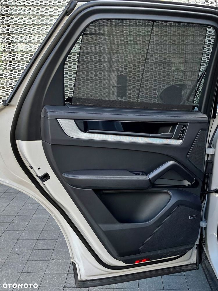 Porsche Cayenne - 22