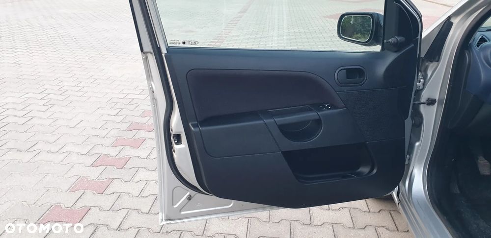 Ford Fiesta 1.3 Connection - 10