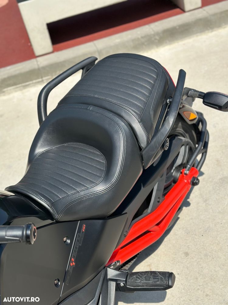 Can-Am Spyder - 16
