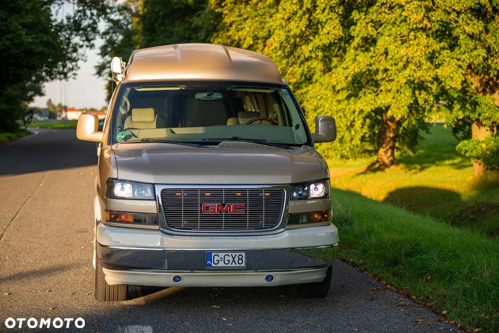 GMC Savana - 31