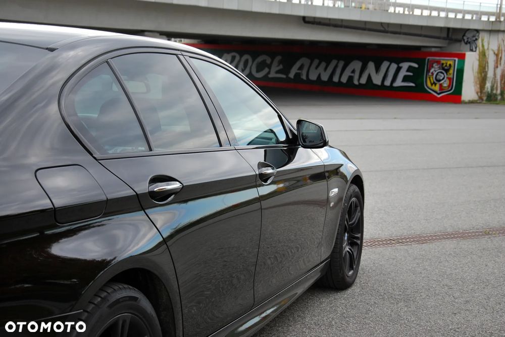 BMW Seria 5 525d xDrive - 14