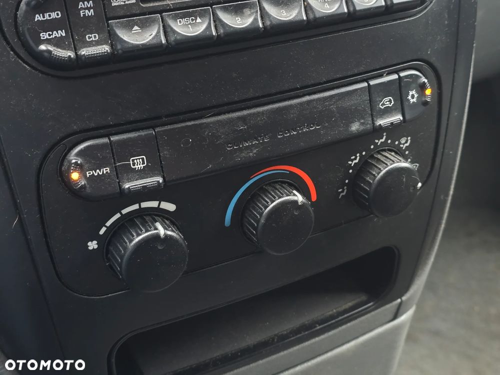 Chrysler Voyager 2.4 SE - 29