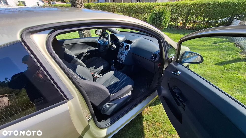 Opel Corsa 1.4 16V Enjoy - 8