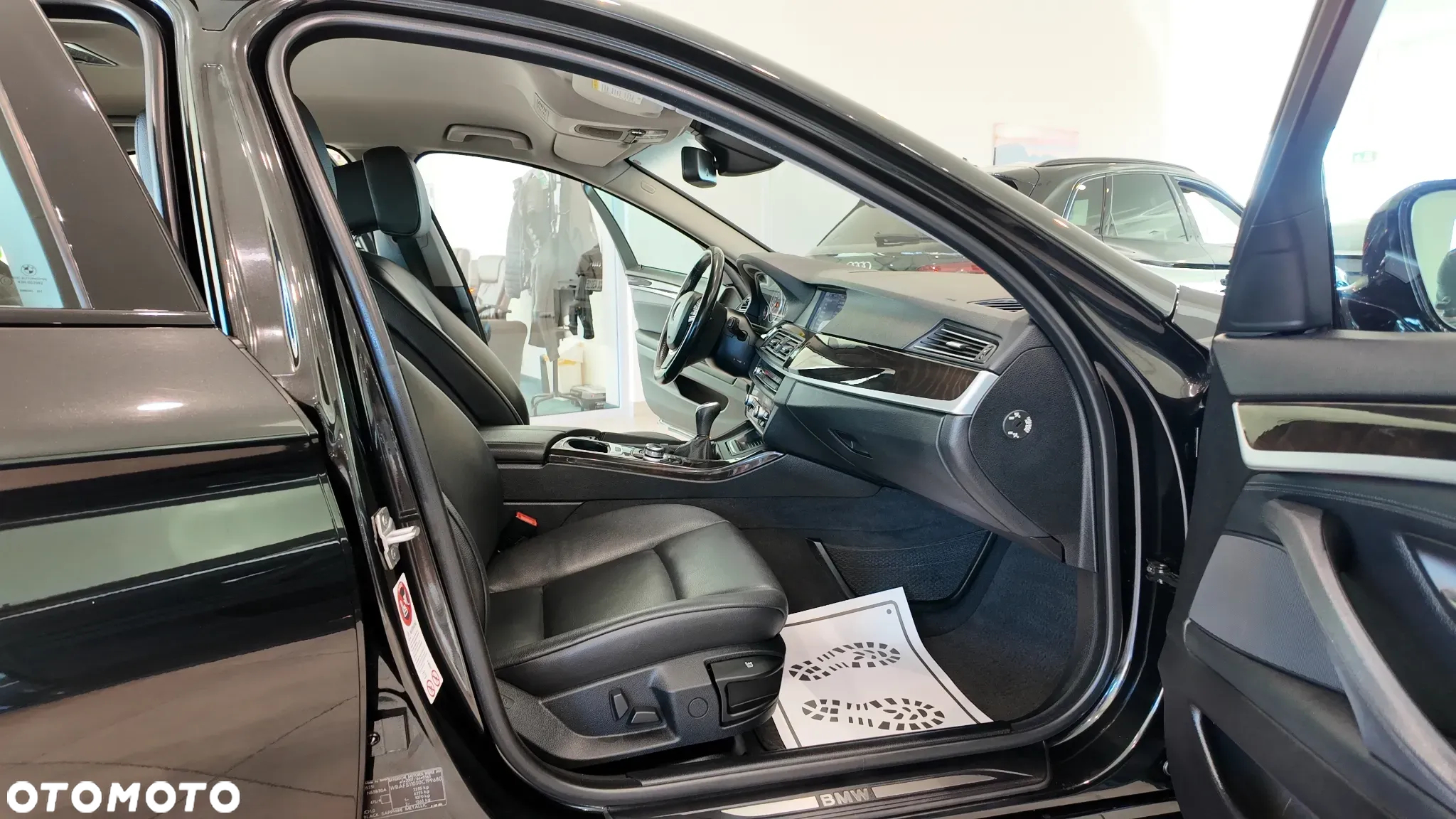 BMW Seria 5 523i - 35