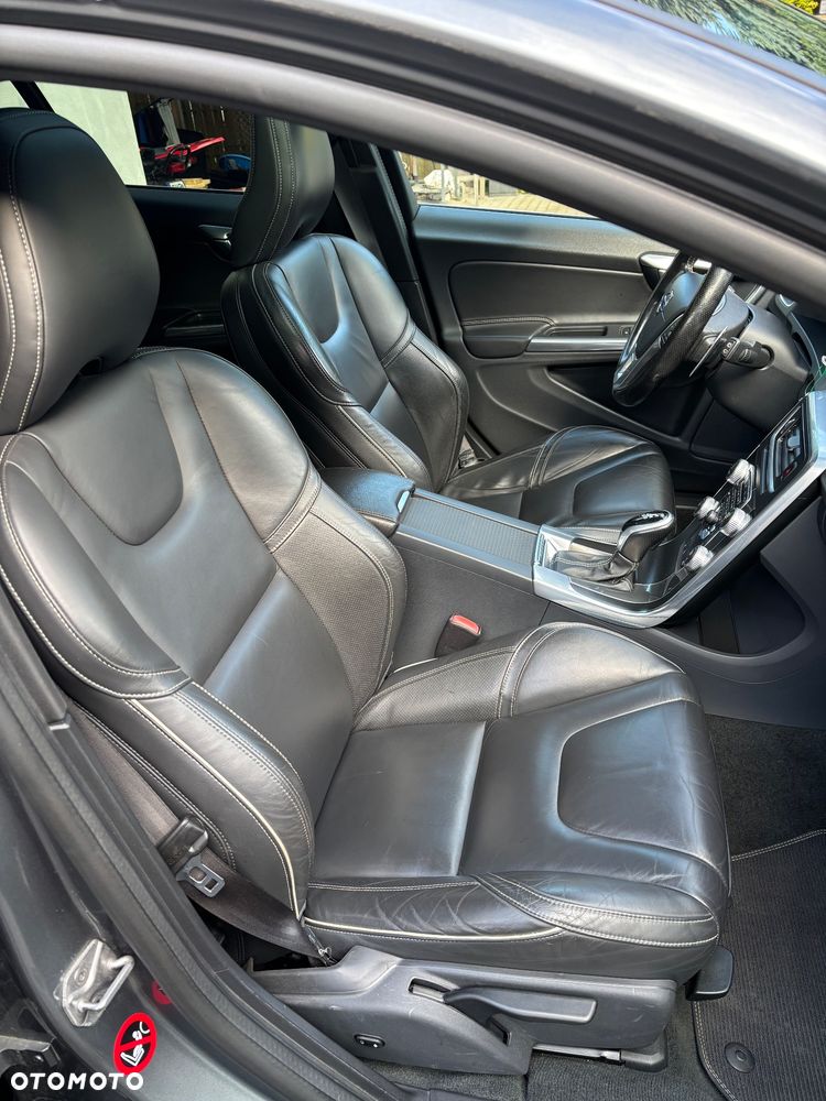Volvo V60 D5 Geartronic RDesign - 28