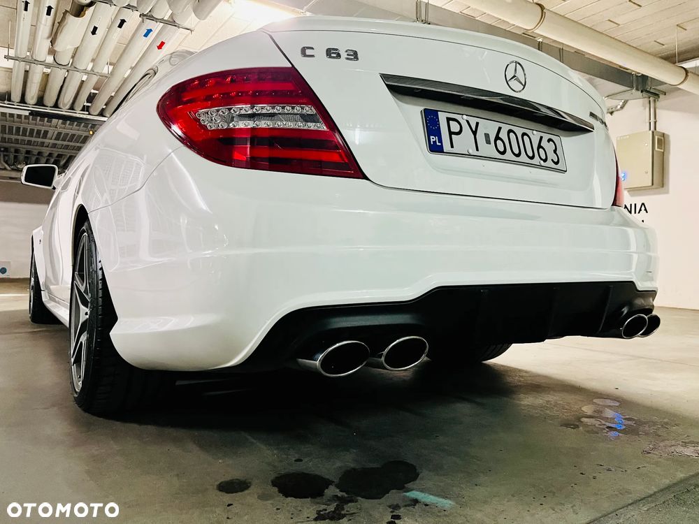 Mercedes-Benz Klasa C 63 AMG Coupe AMG SPEEDSHIFT MCT AMG Performance Package - 3