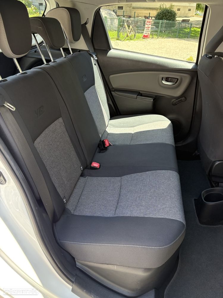 Toyota Yaris 1.5 HSD Comfort+Navi - 10