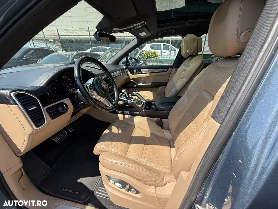 Porsche Cayenne - 11