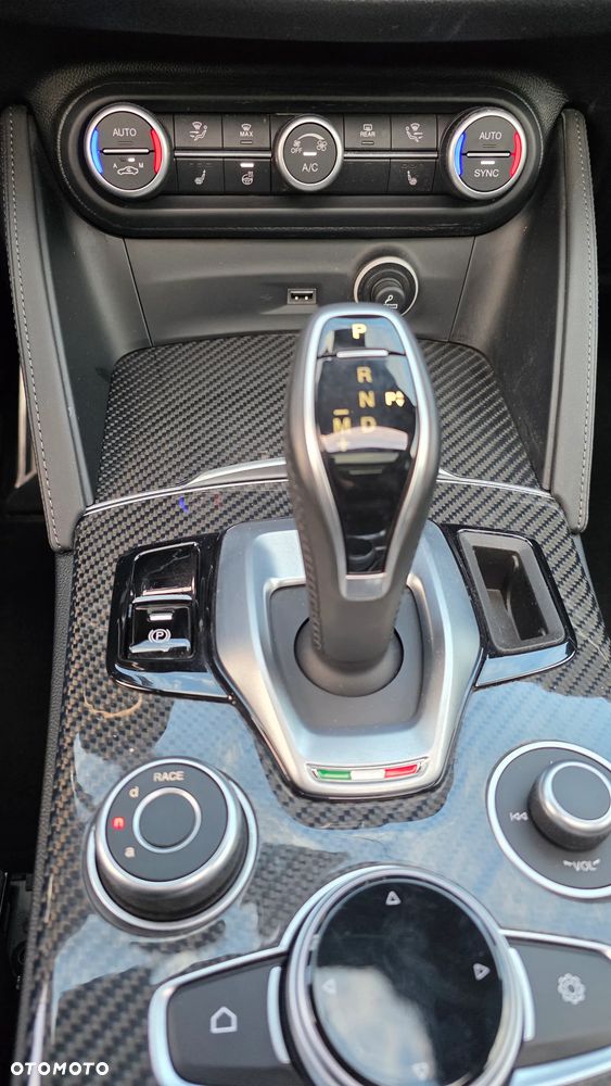 Alfa Romeo Stelvio - 35