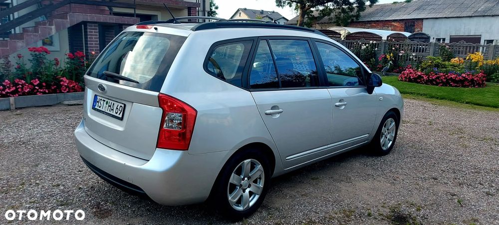 Kia Carens 2.0 EX - 24