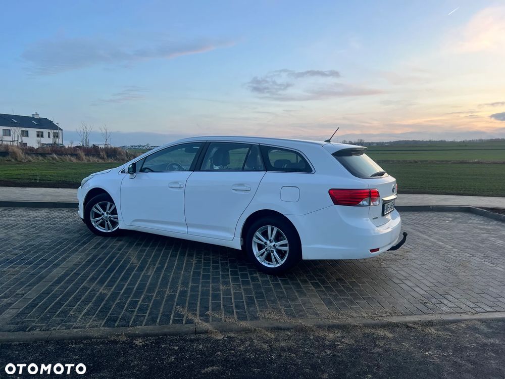 Toyota Avensis 2.0 D-4D Executive - 5