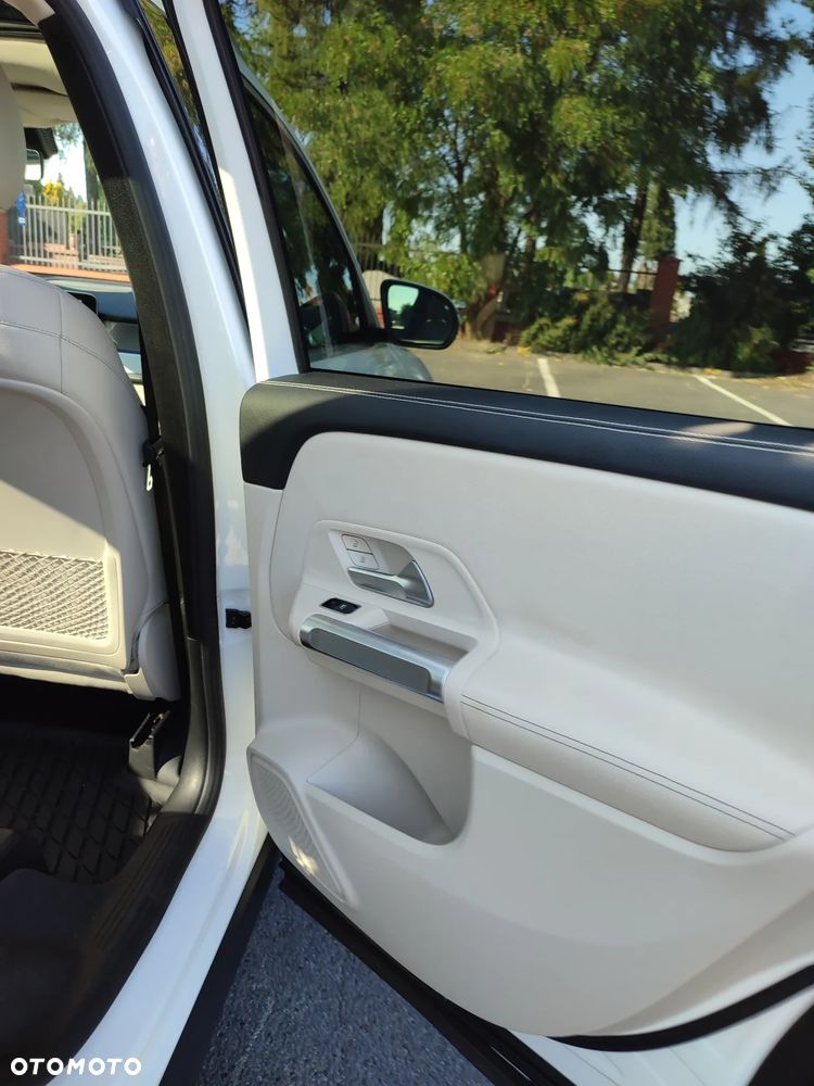 Mercedes-Benz GLB 250 4-Matic 8G-DCT - 11