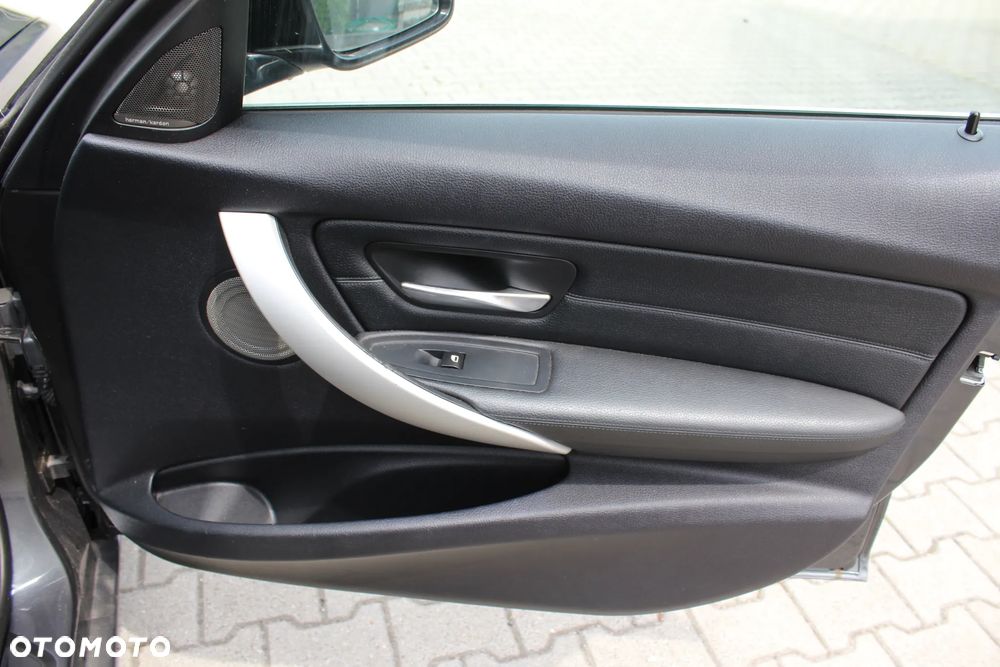 BMW Seria 3 320i Sport-Aut - 23