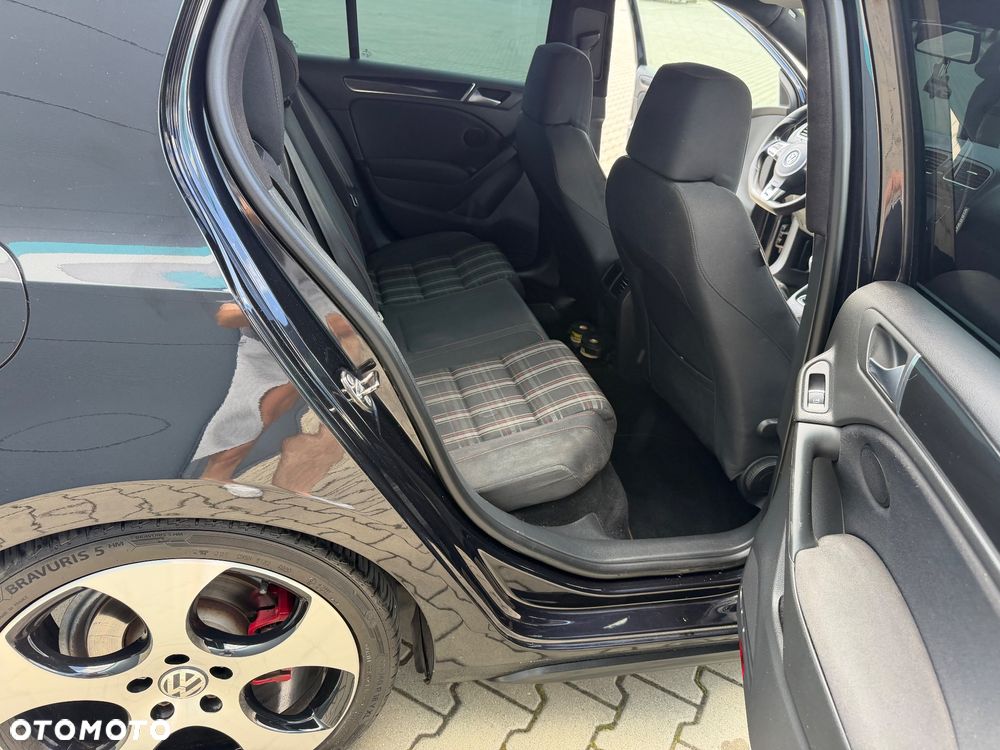 Volkswagen Golf - 16