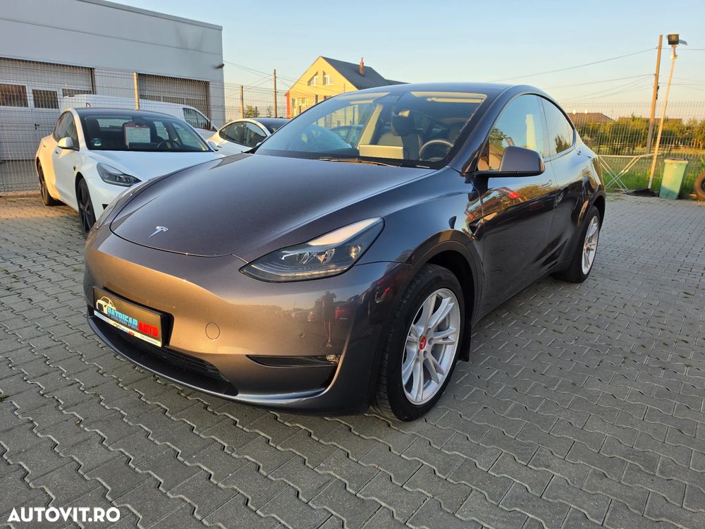 Tesla Model Y - 2