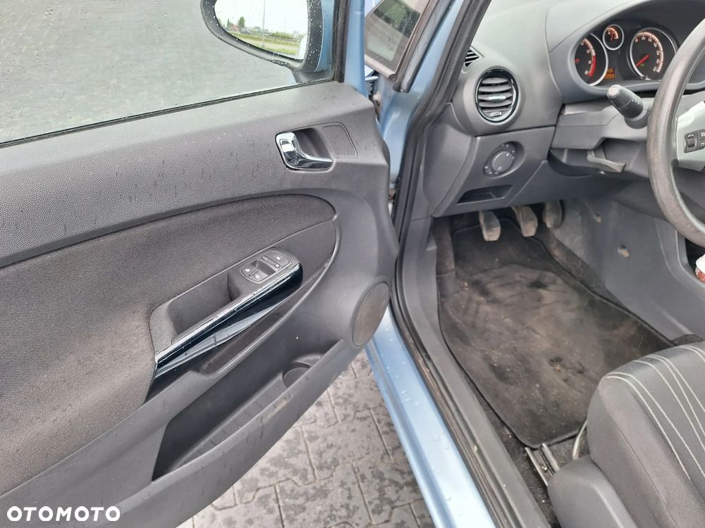 Opel Corsa 1.2 16V Cosmo - 12