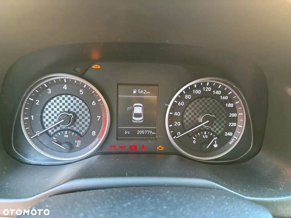 Hyundai Elantra 1.6 Comfort Premiere - 8