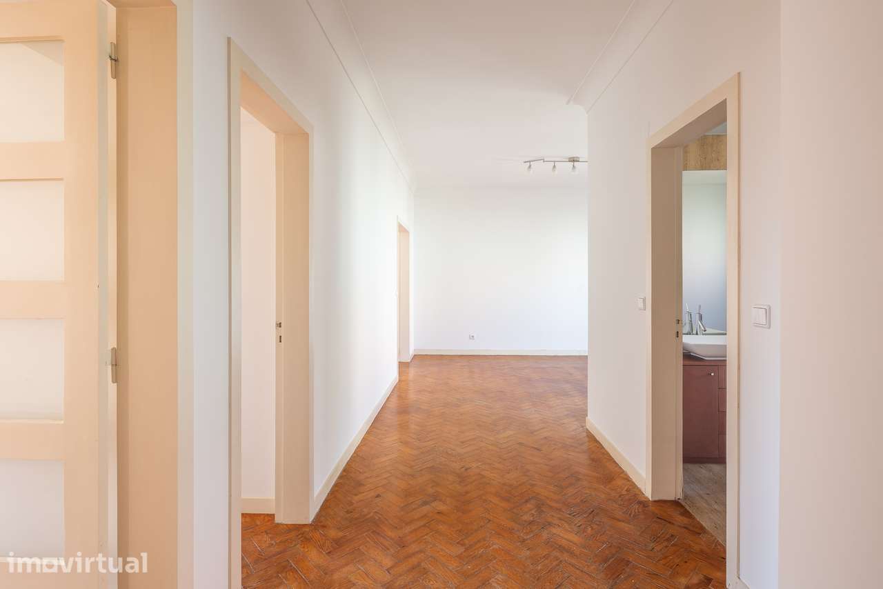 Apartamento T3 com logradouro no tradicional bairro de Alvalade - Grande imagem: 3/23