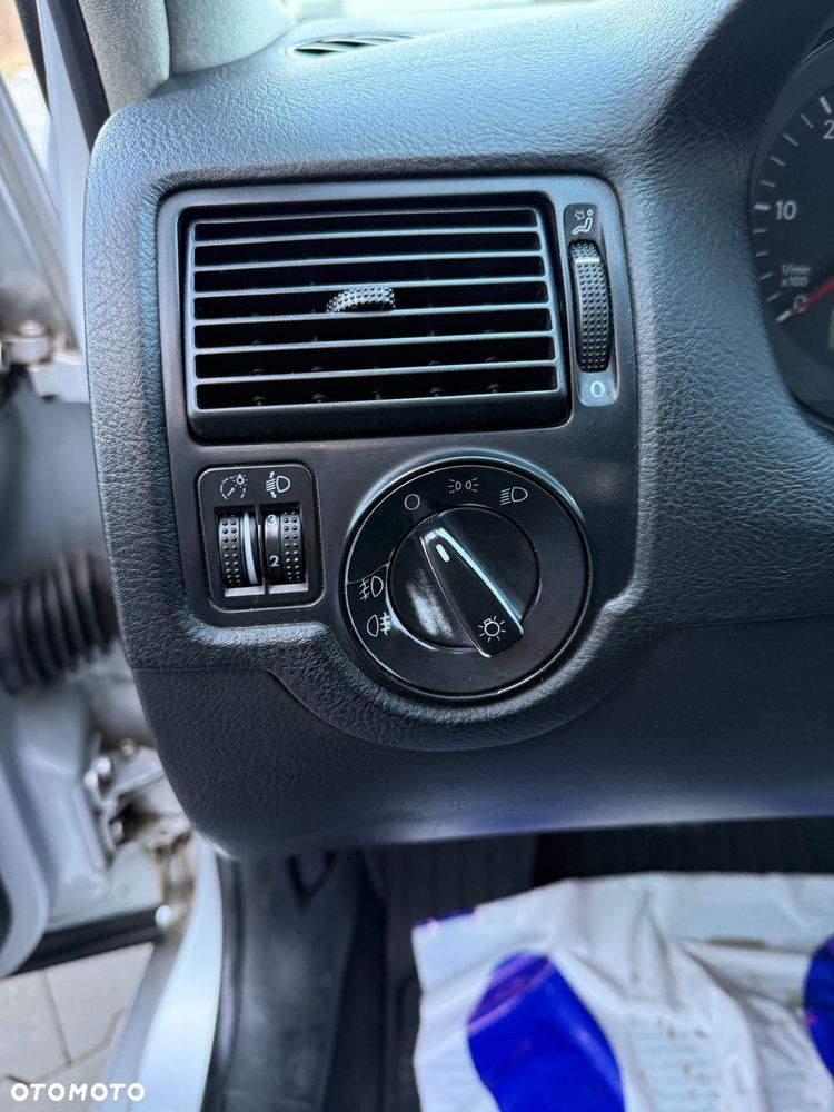 Volkswagen Golf 1.9 TDI Comfortline - 32