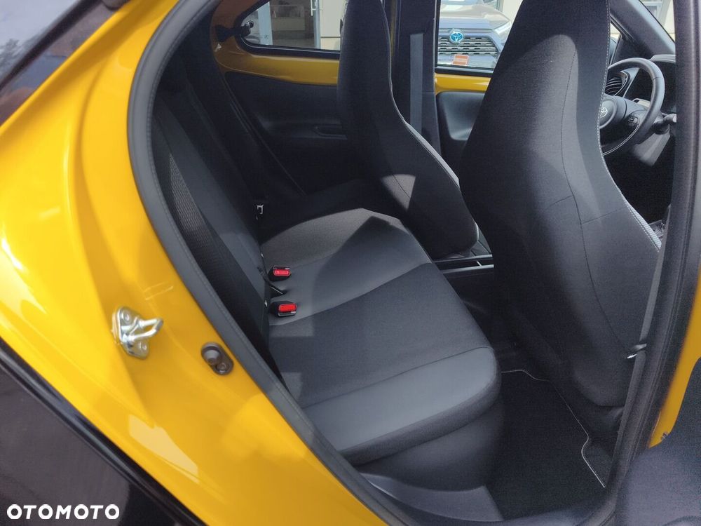 Toyota Aygo X Hybrid 1.5 Style e-CVT - 26