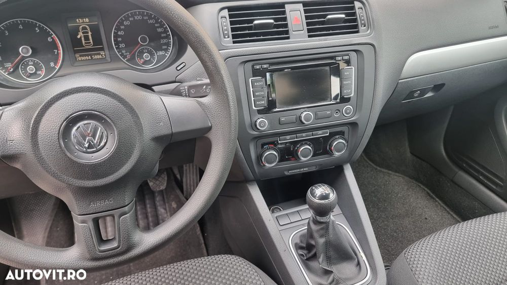 Volkswagen Jetta - 6