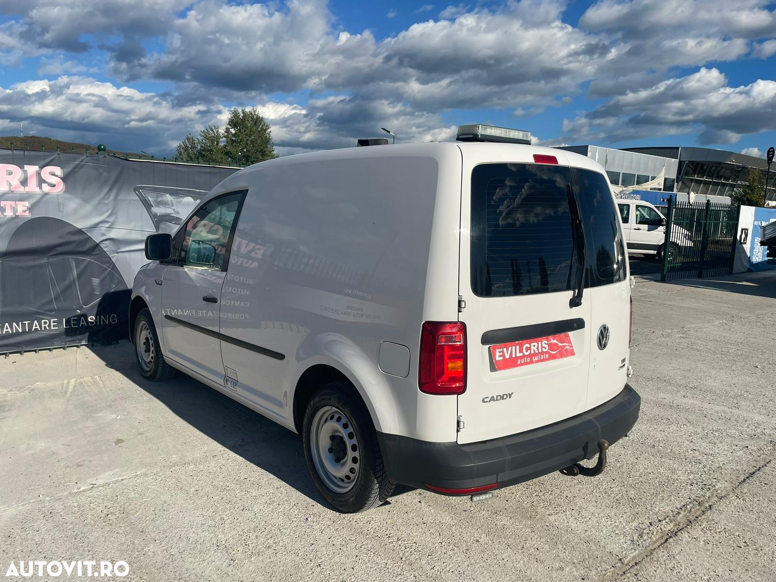 Volkswagen Caddy 2.0 TDI DSG - 10