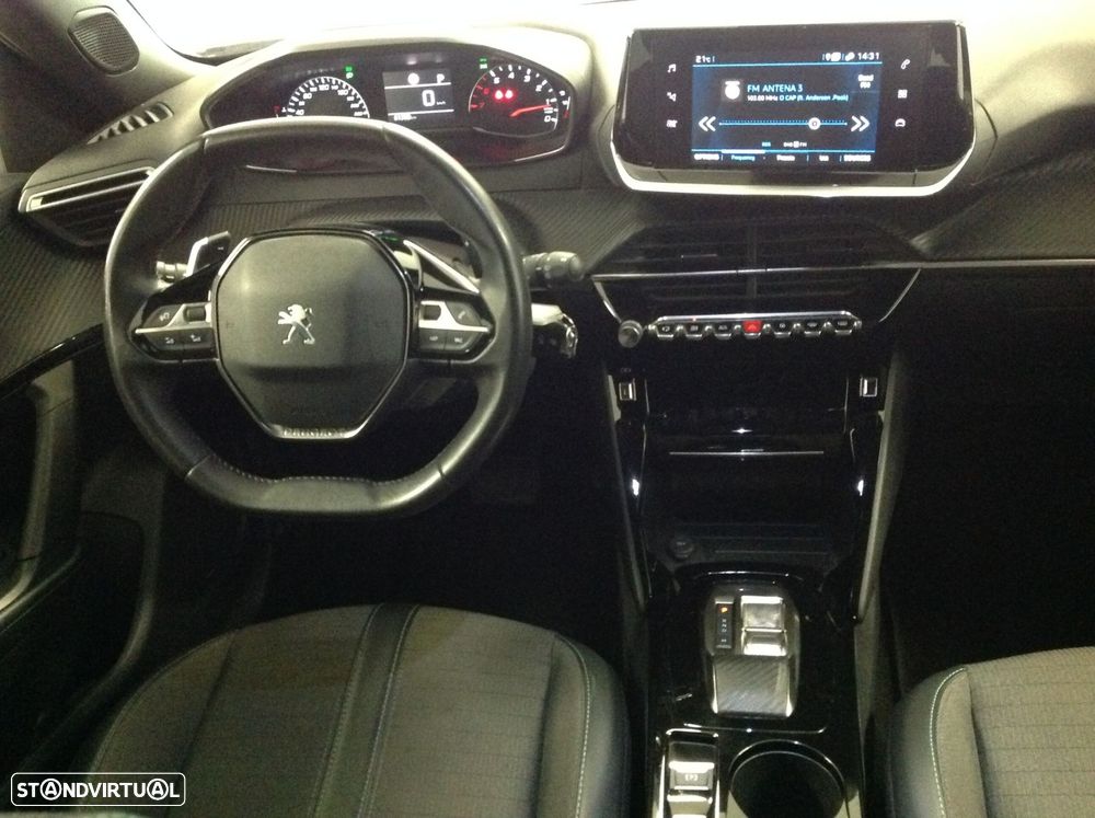 Peugeot 2008 1.2 PureTech Allure EAT8 - 28