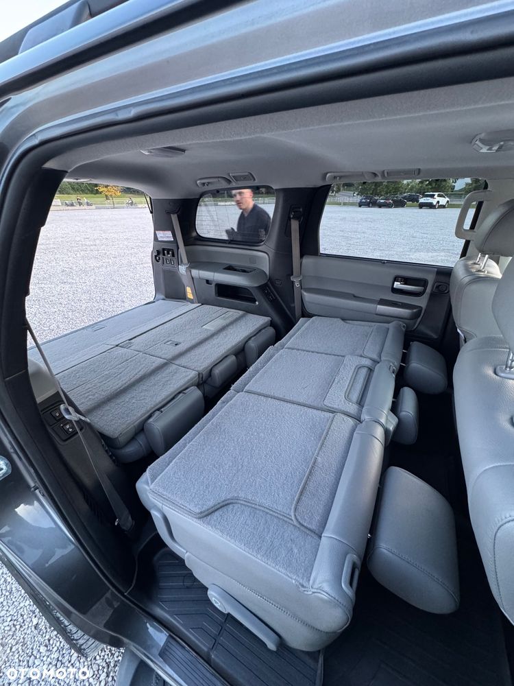 Toyota Sequoia - 27