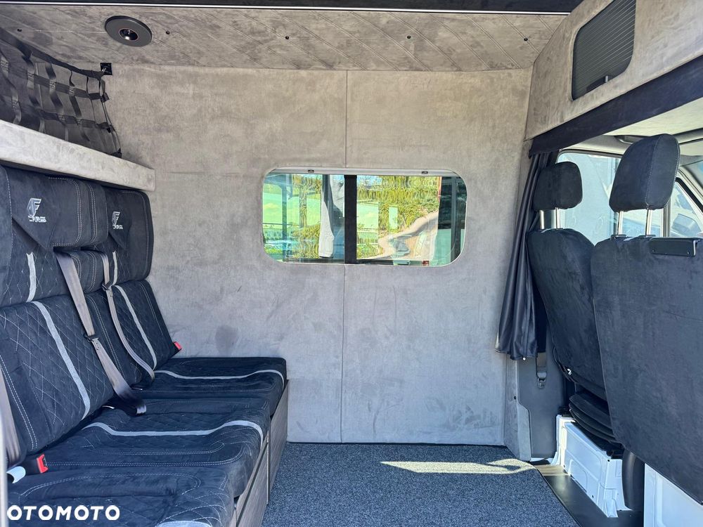 Mercedes-Benz Sprinter - 22