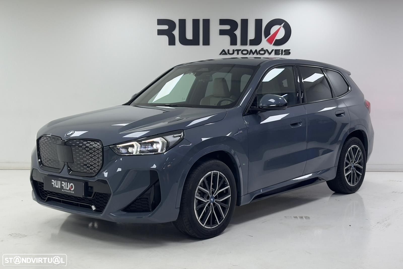 BMW iX1 eDrive20 Pack Desportivo M - 2