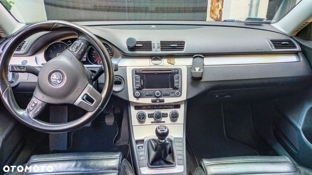Volkswagen Passat - 4