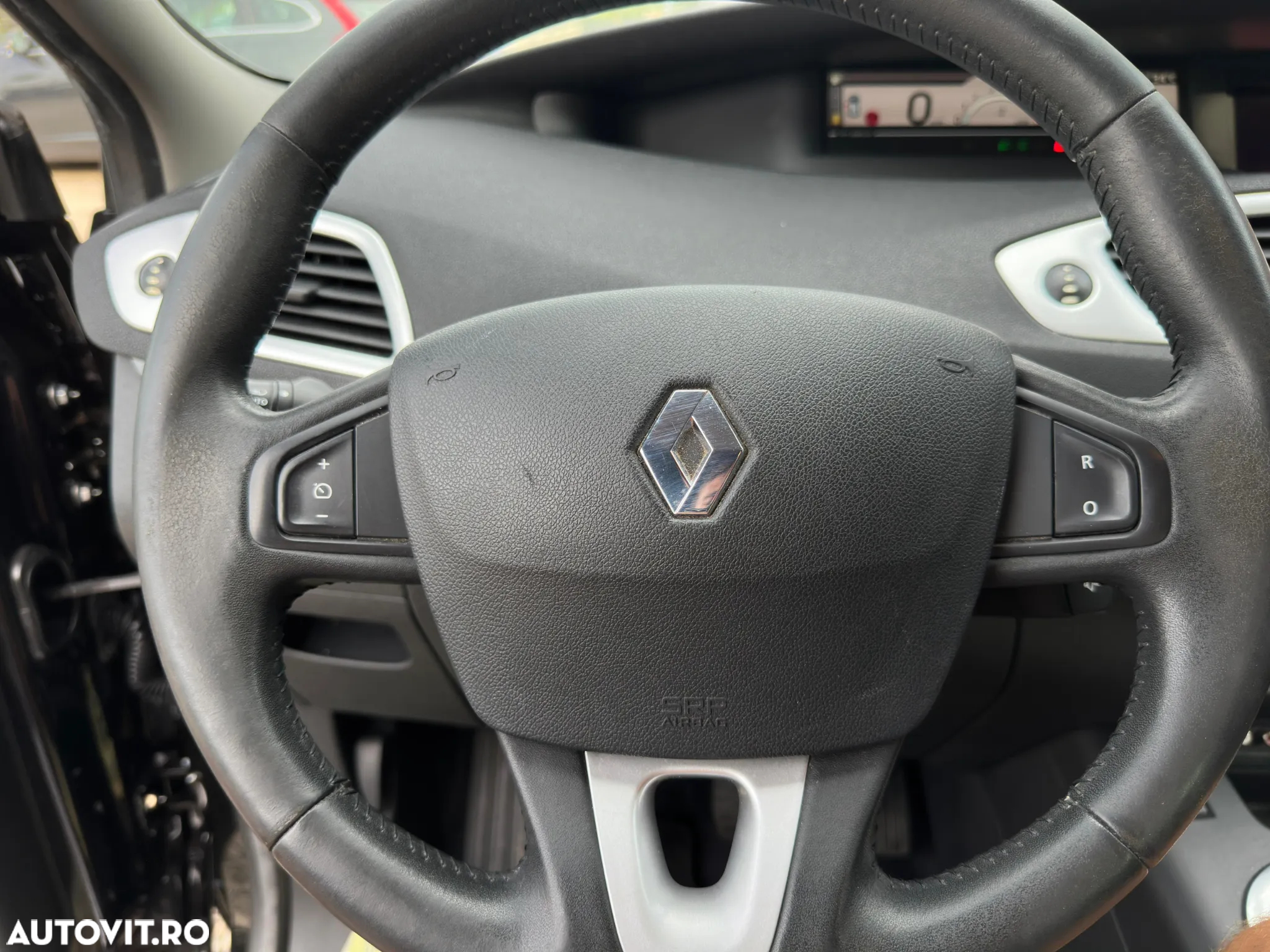 Renault Scenic - 10