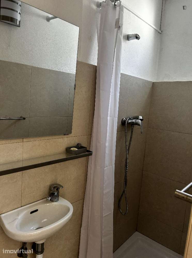 Quarto - localizado em Cedofeita Porto - Grande imagem: 3/15