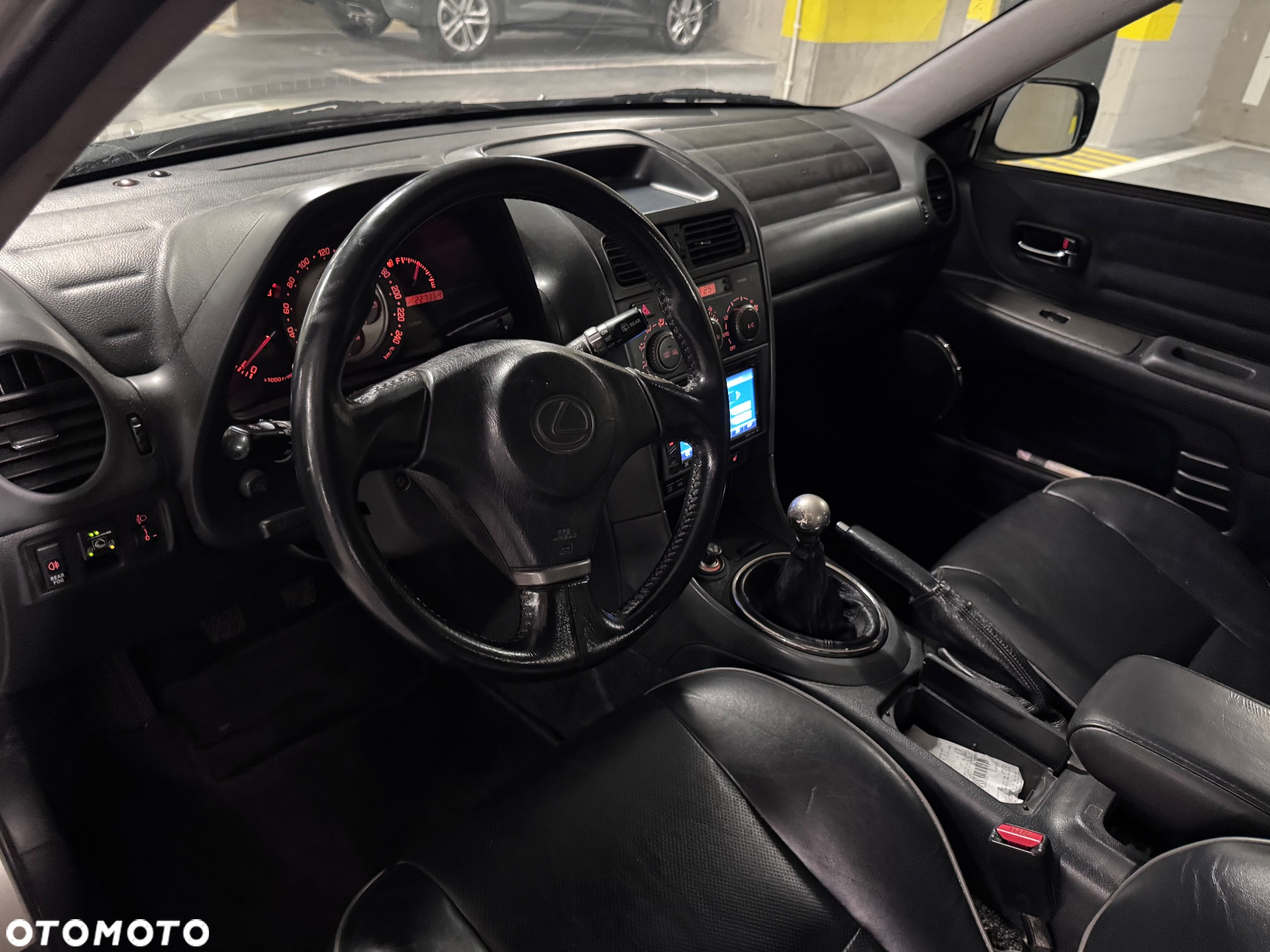 Lexus IS 200 SportCross - 35