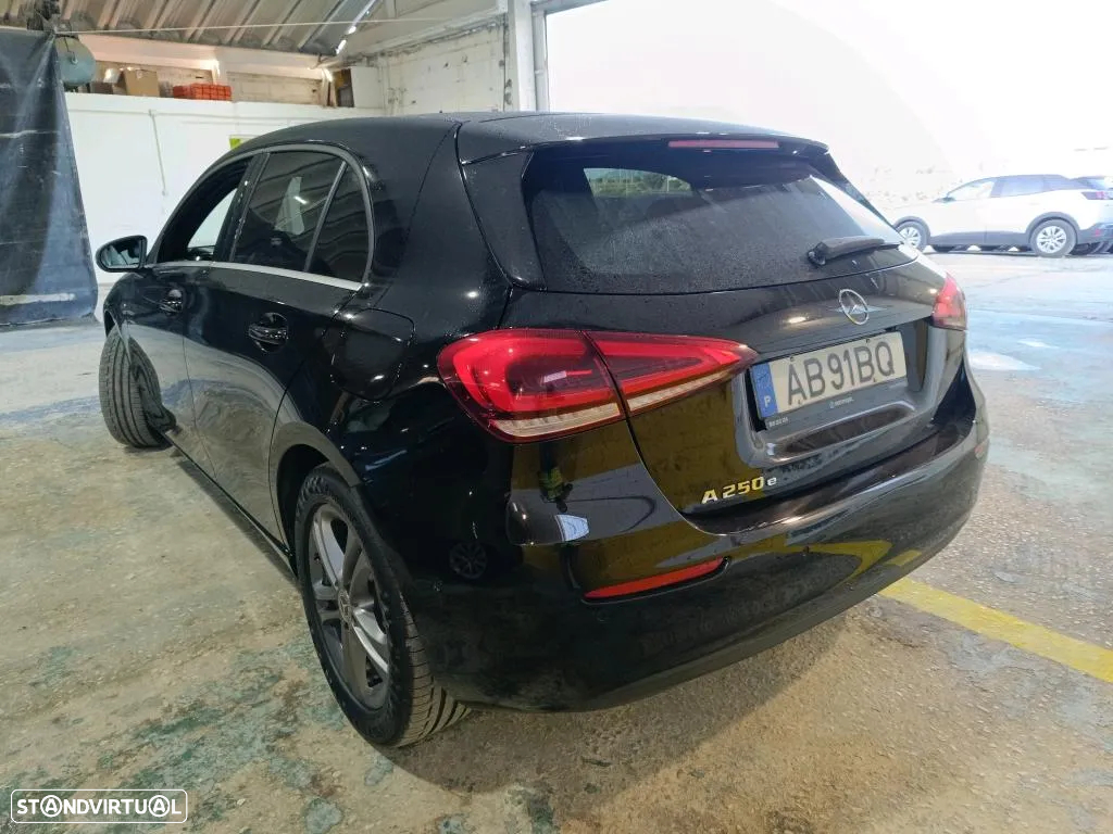 Mercedes-Benz A 250 e Style Plus - 2