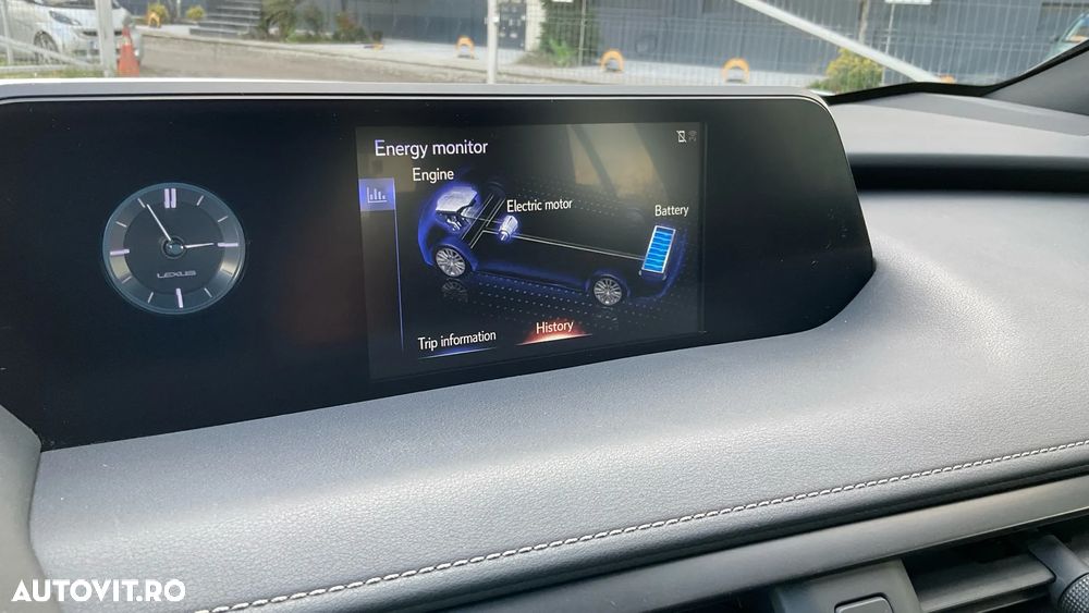 Lexus UX 250h FWD Business - 23