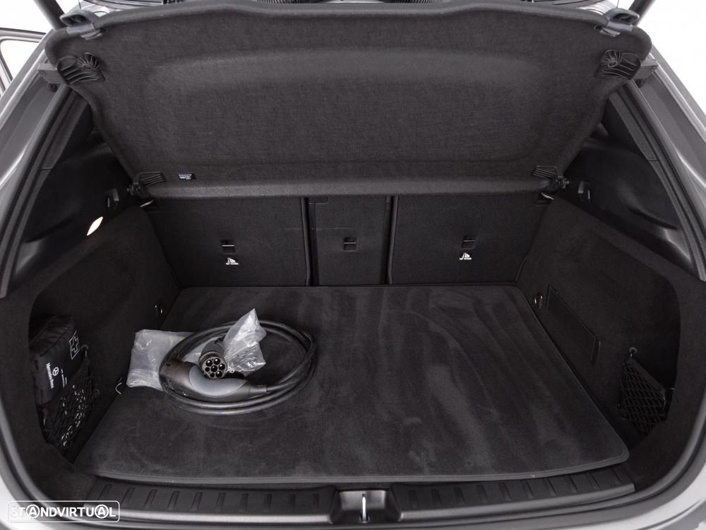 Mercedes-Benz EQA 300 4Matic Progressive - 12