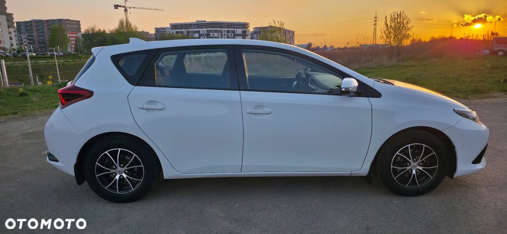 Toyota Auris 1.33 VVT-i Premium Comfort - 9