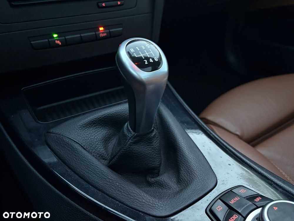 BMW Seria 3 318d Touring Luxury Line - 13