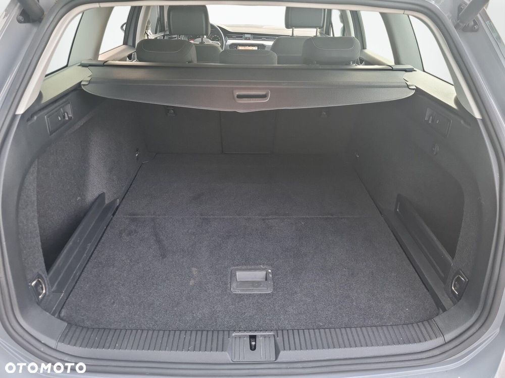 Volkswagen Passat - 30