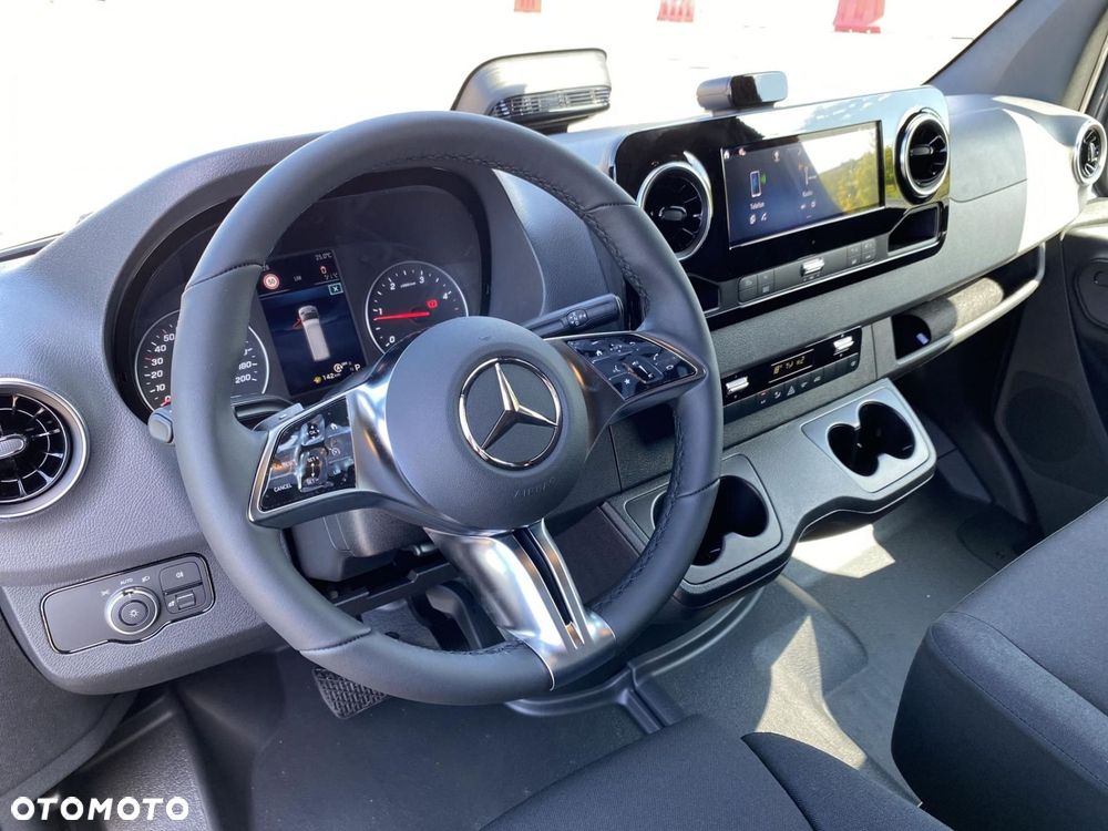 Mercedes-Benz Sprinter - 14