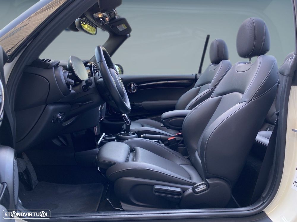 MINI Cabrio Cooper Premium Classic Auto - 3