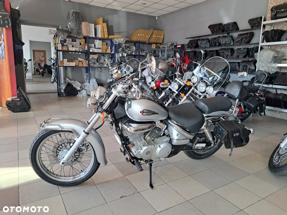Suzuki Intruder - 11