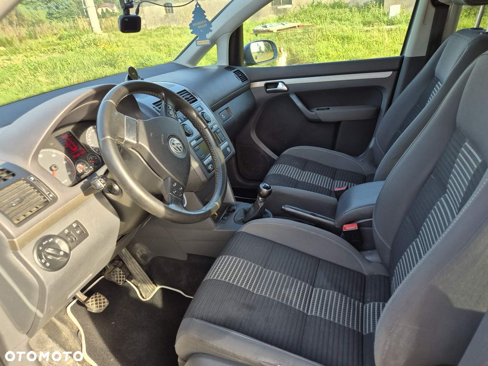 Volkswagen Touran - 5