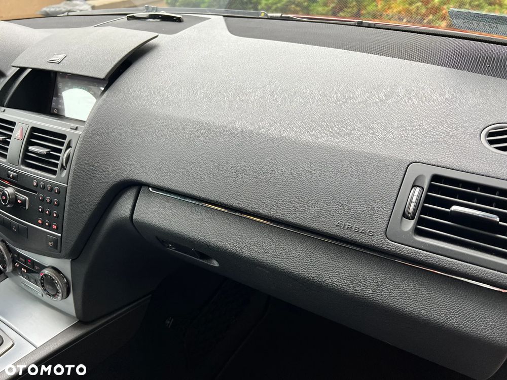 Mercedes-Benz Klasa C 250 CGI BlueEff Avantgarde - 13