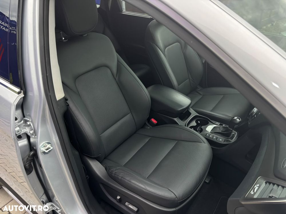 Hyundai Grand Santa Fe - 31