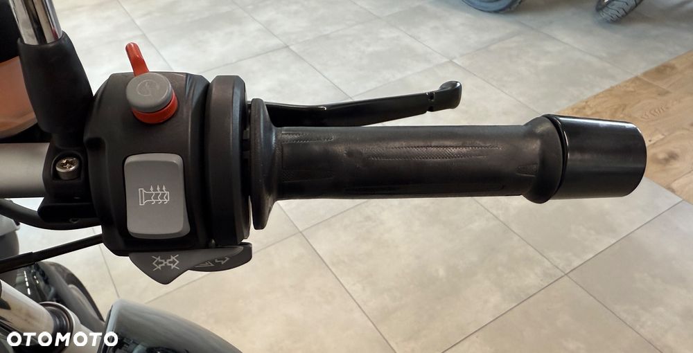 BMW R - 8