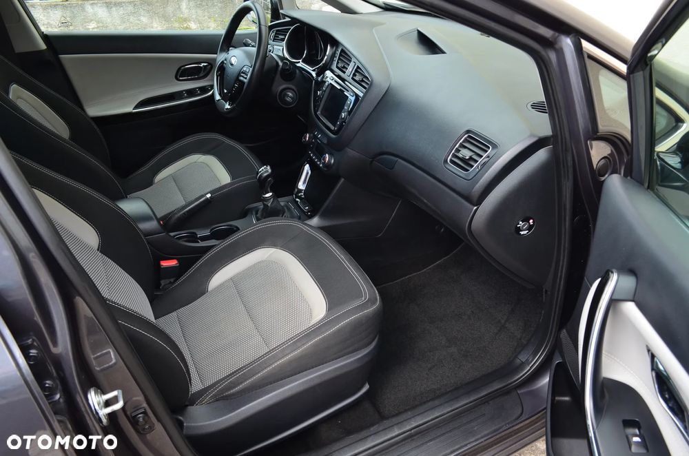 Kia Ceed 1.4 CVVT Fifa World Cup Edition - 33